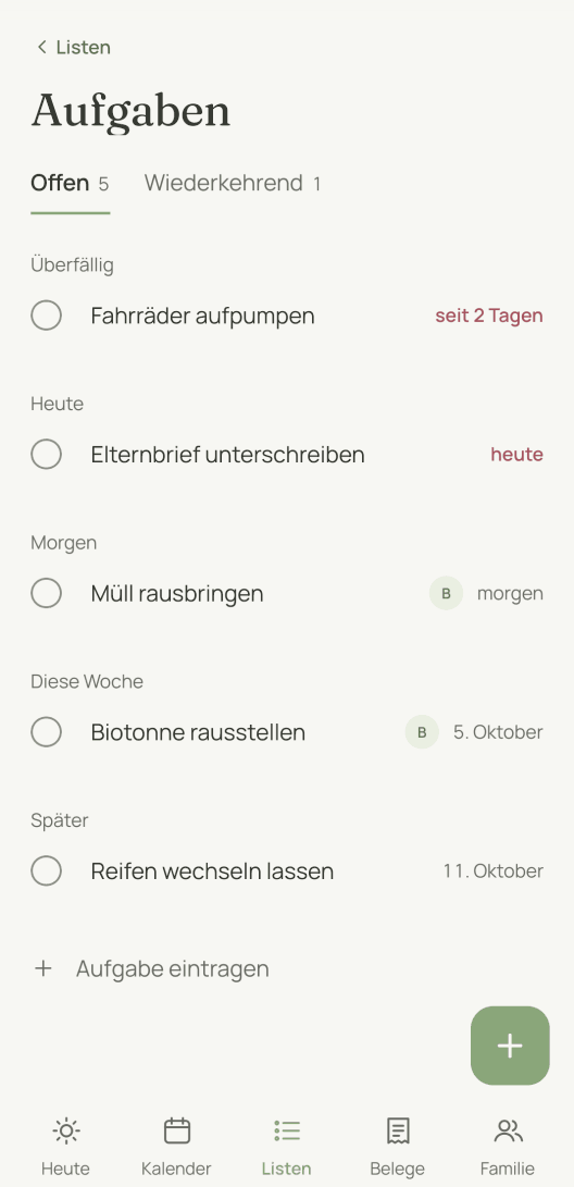 Die Aufgabenliste, oben umschaltbar zwischen „Offen“ und „Wiederkehrend“. Darunter stehen die Aufgaben nach Überfällig, Heute, Morgen und Später, und hinter zweien steht das Zeichen der Person, die dran ist.